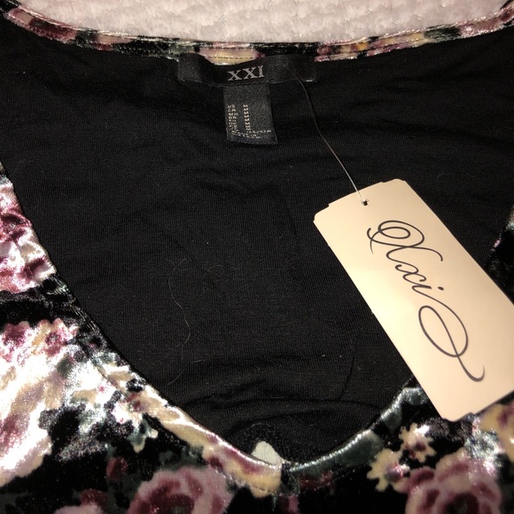 Floral Top - Picture 3 of 3